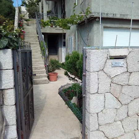 Apartment House Perone *