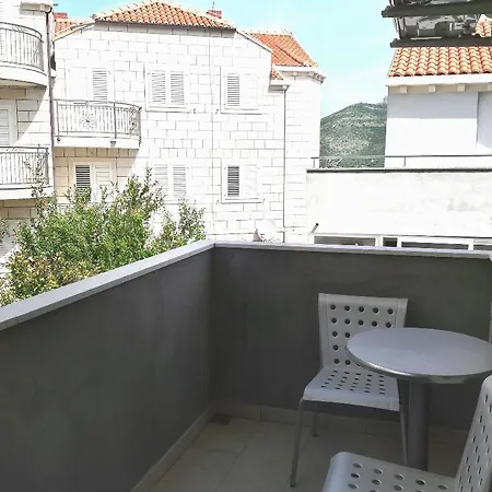 Apartment House Perone *