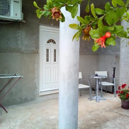 Apartment House Perone *