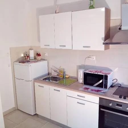 Apartment House Perone *